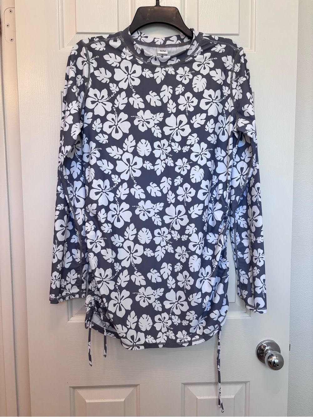 NWT-Long-Sleeve Charcoal Grey & White Hibiscus Rash Guard Top with Side Ruching